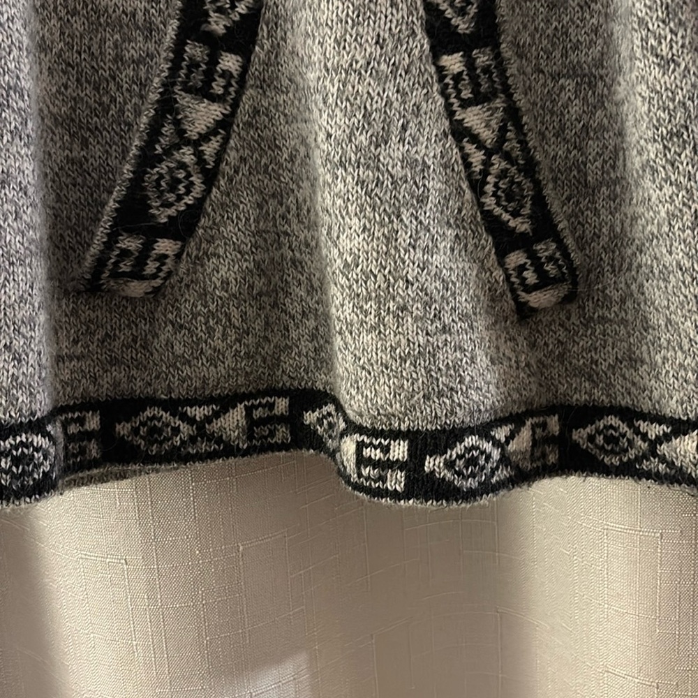 Unisex Mens L/womens XL alpaca hooded kangaroo pocket sweater in great condition - Picture 3 of 6
